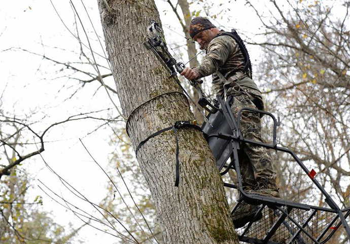 BE CAREFUL WHEN INSTALLING YOUR TREESTAND